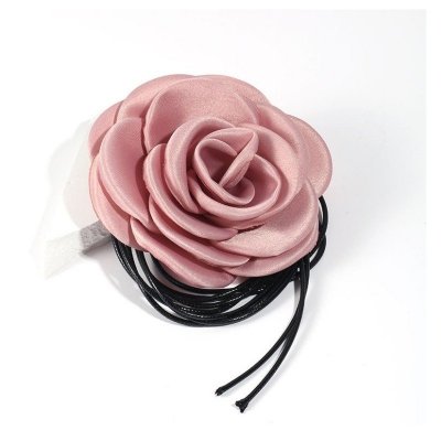 Naszyjnik choker XL ozdobny kwiat na szyję róża na rzemyku elegancka pudrowa N761R