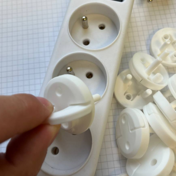 ZABEZPIECZENIA DO GNIAZDEK KONTAKTÓW ZAŚLEPKI KLUCZE ZATYCZKI Z BOLCEM 20x (tds0494)