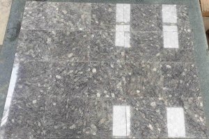 Płytki z granitu Lavandar Blue, 30,5x30,5 grubość 1 cm, wykończenie polerowane