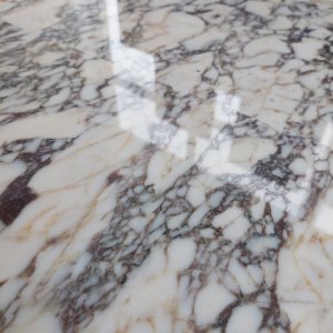 Płytki marmurowe Calacatta Viola – satyna (30,5 × 61 × 1cm)