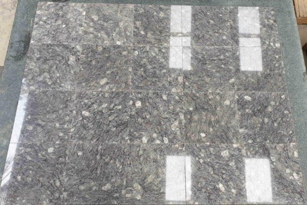 Płytki z granitu Lavandar Blue, grubość 1 cm, wykończenie polerowane