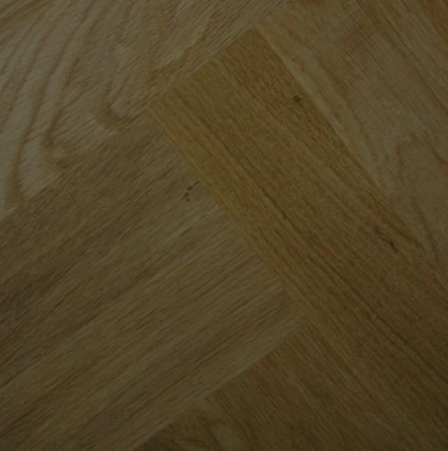 wykończona podłoga drewniana           parkiet dąb wykończony  lakierem