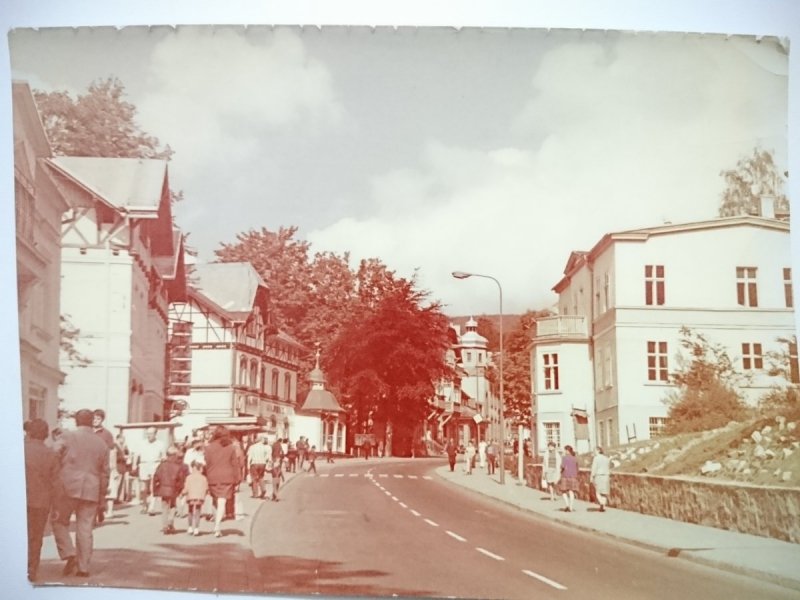 SZKLARSKA PORĘBA. ULICA JEDNOŚCI NARODOWEJ FOT. ŚWIĘCKI