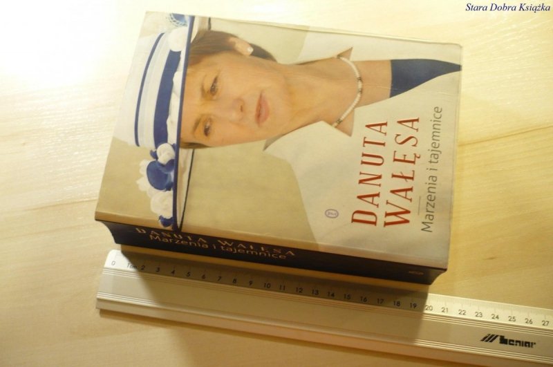 DANUTA WAŁĘSA. MARZENIA I TAJEMNICE Adamowicz 2011