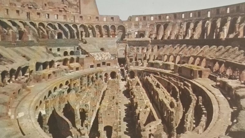 ROMA. IL COLOSSEO - INTERNO
