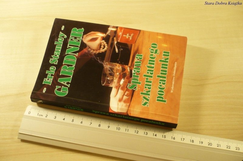 SPRAWA SZKARŁATNEGO POCAŁUNKU - Gardner (2002)