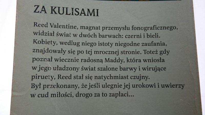 ZA KULISAMI - Nora Roberts