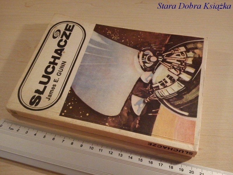 SŁUCHACZE - James E. Gunn