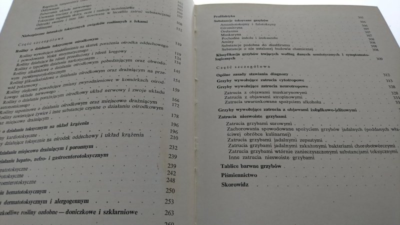 ZATRUCIA ROŚLINAMI WYŻSZYMI I GRZYBAMI 1984