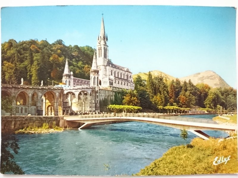 LOURDES. LA BASILIQUE, LE GAVE ET LES NOUVEAUX