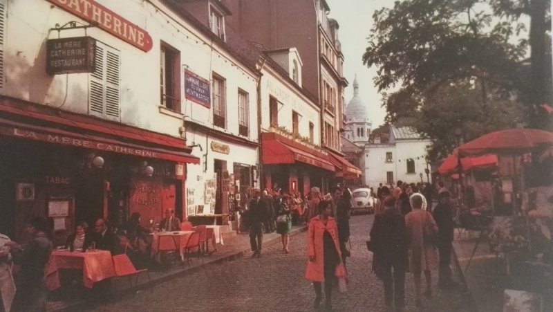 PARIS. LA PLACE DU TERTRE A MONTMARTRE