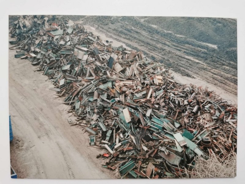 GDAŃSK, TERENY POSTOCZNIOWE 18 GRUDNIA 2008 TYMCZASOWY SKŁAD SZCZĄTKÓW KONSTRUKCJI HALI