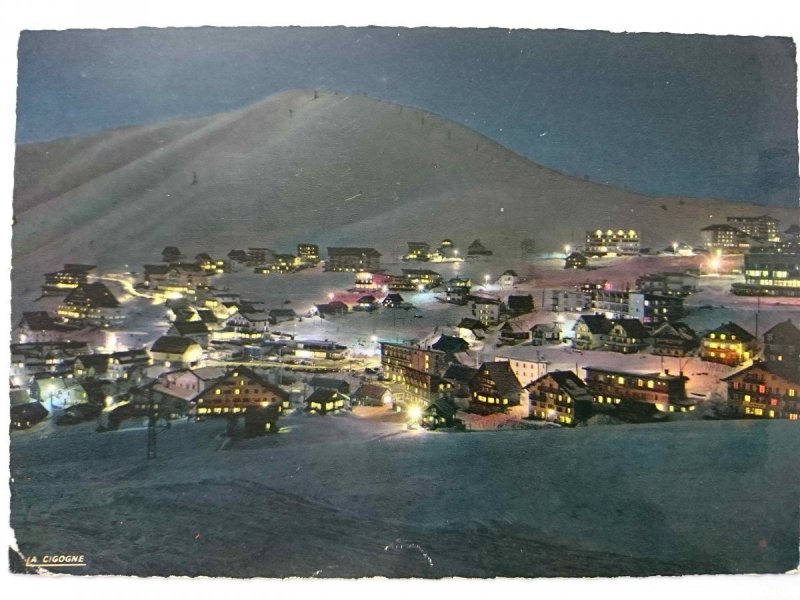 L'ALPE D'HUEZ LA NUIT (ISERE) VUE GENERALE