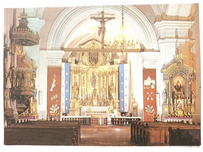 WADOWICE. NAWA GŁÓWNA KOŚCIOŁA WZNIESIONEGO W XV w. FOT. J. MALINOWSKI