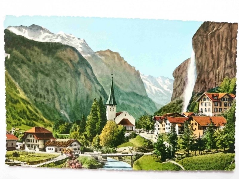 LAUTERBRUNNEN (797 m) MIT STAUBBACH UND JUNGFRAU