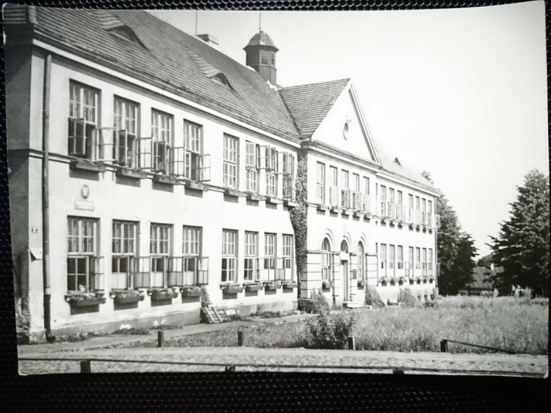 TOMASZÓW MAZOWIECKI. SZKOŁA PODSTAWOWA NR 2 FOT. ARCZYŃSKI
