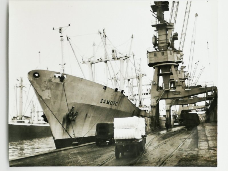 ZDJĘCIE. STATEK W PORCIE – ZAMOŚĆ  Fot. Janusz Uklejewski 