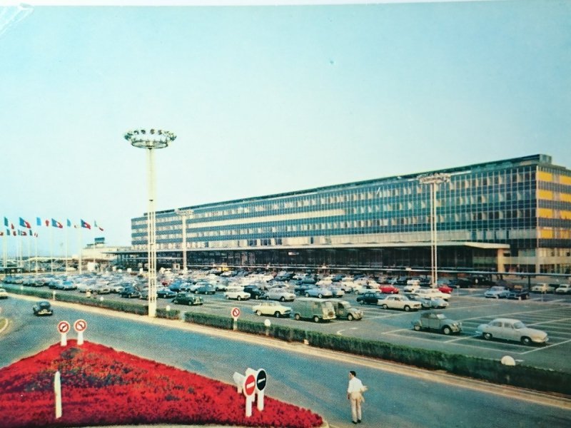 AEROPORT DE PARIS-ORLY. L'AEROGARE ET LE PARKING