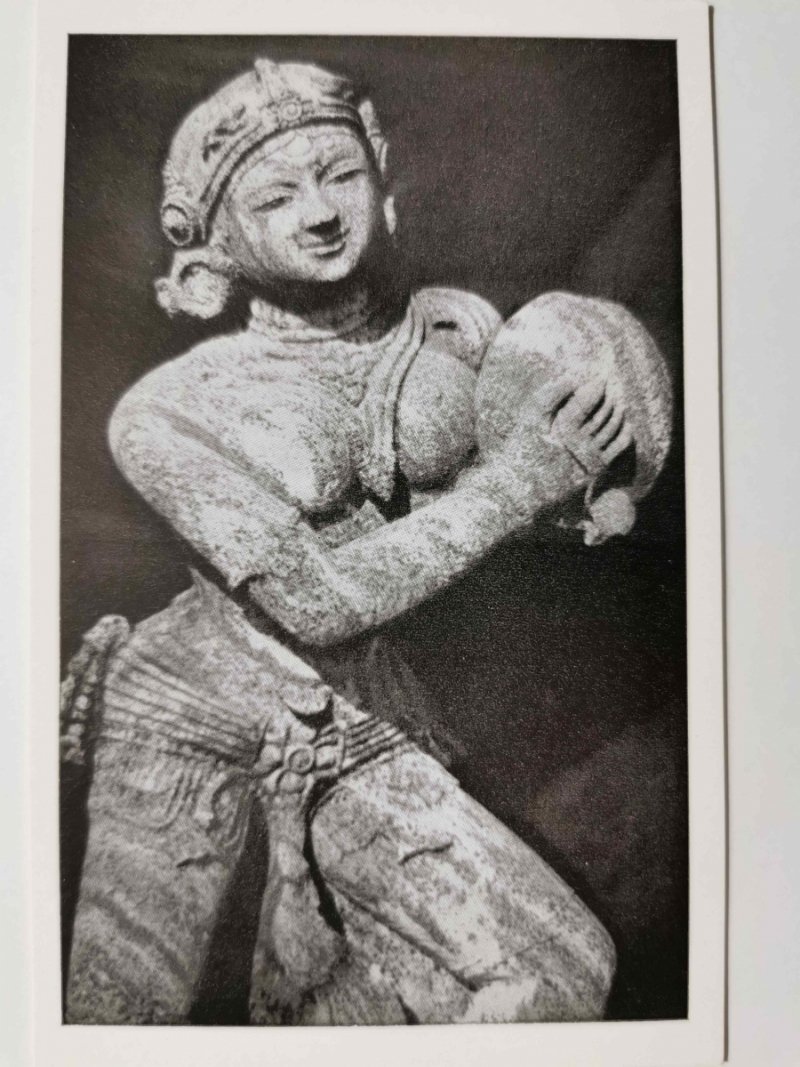 KONARAK MAIN TEMPLE A FEMALE MUSICIAN