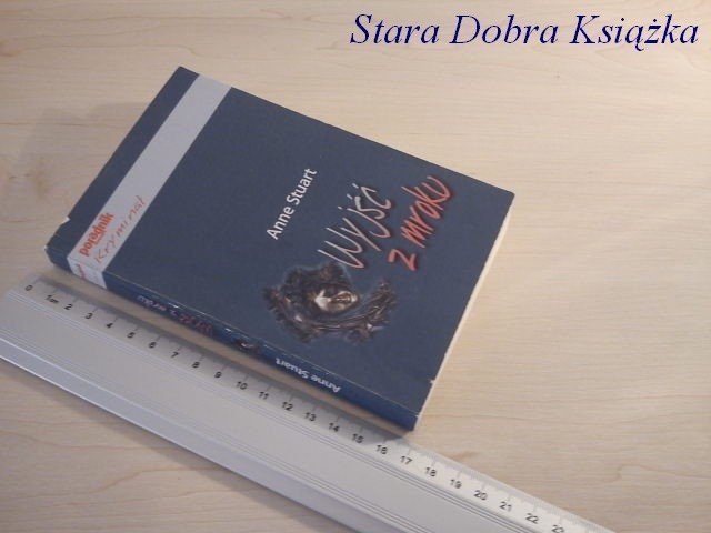 WYJŚĆ Z MROKU - Anne Stuart