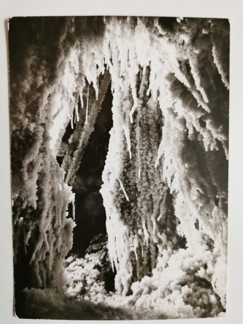 WIELICZKA. STALAKTYTY SOLNE W STARYM SZYBIKU FOT. DŁUGOSZ