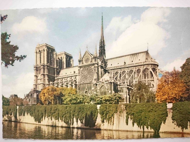 PARIS. NOTRE-DAME