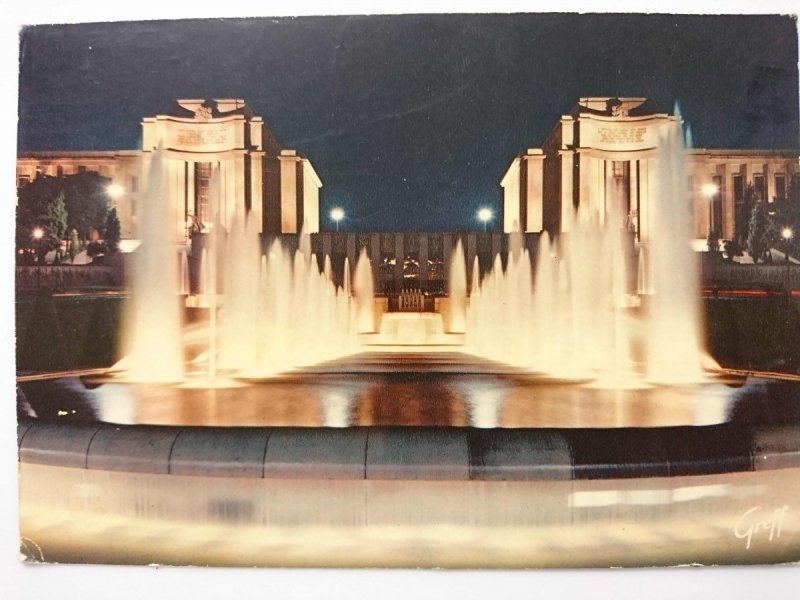 PARIS. LES FONTAINES DU TROCADERO