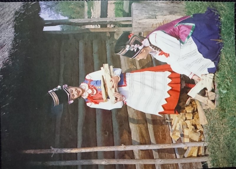 ZESPÓŁ PIEŚNI I TAŃCA ZIEMI LUBELSKIEJ LUBLIN. STROJE KURPIOWSKIE Z PUSZCZY ZIELONEJ FOT. ŻYBURTOWICZ