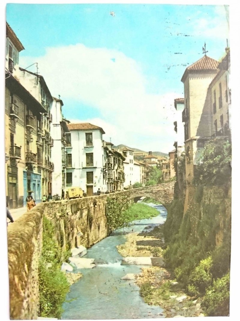 GRANADA. CALLE TIPICA