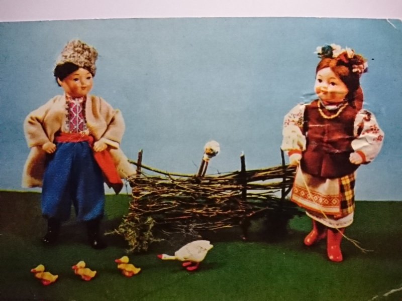 ON THE OUTSKIRTS (DOLLS IN UKRAINIAN NATIONAL...)
