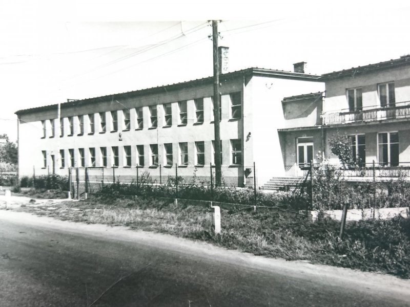 WIELKA WIEŚ K. WOJNICZA. SZKOŁA... FOT. ARCZYŃSKI