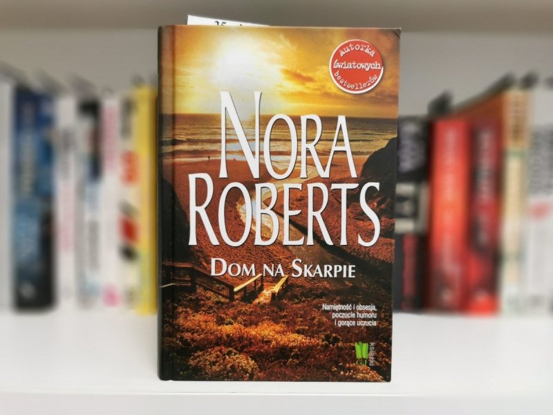 DOM NA SKARPIE - Nora Roberts