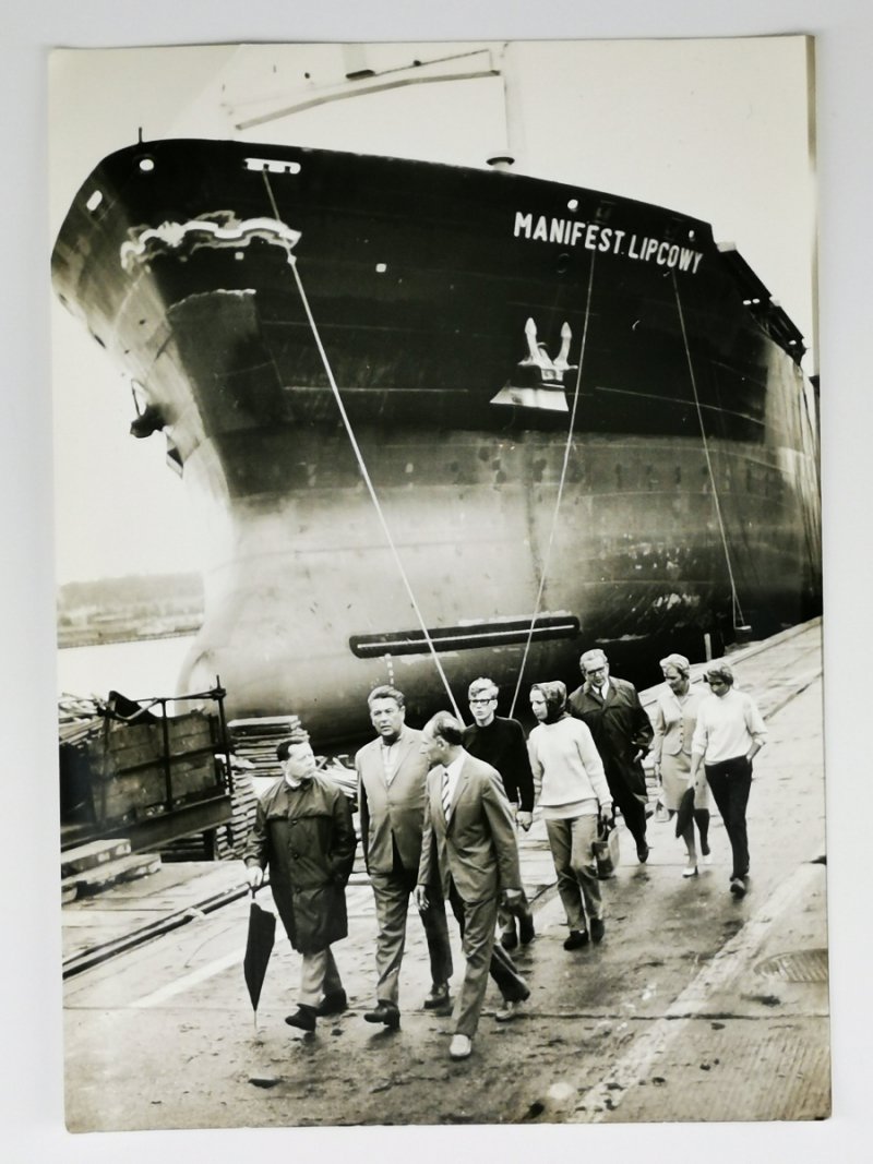 ZDJĘCIE. STATEK W PORCIE – MANIFEST LIPCOWY  Fot. Janusz Uklejewski 