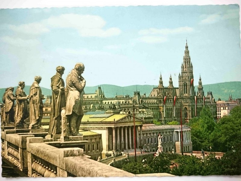 WIEN. BLICK VOM NATURHISTORISCHEN MUSEUM