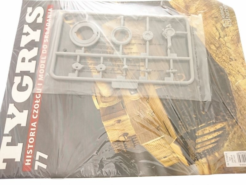 TYGRYS HISTORIA CZOŁGU I MODEL DO SKŁADANIA NR 077