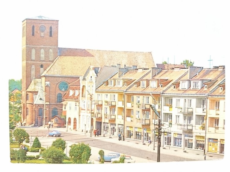 BISKUPIEC. FRAGMENT PLACU WOLNOŚCI, W GŁĘBI KOŚCIÓŁ Z XVI w. FOT. L. SUROWIEC