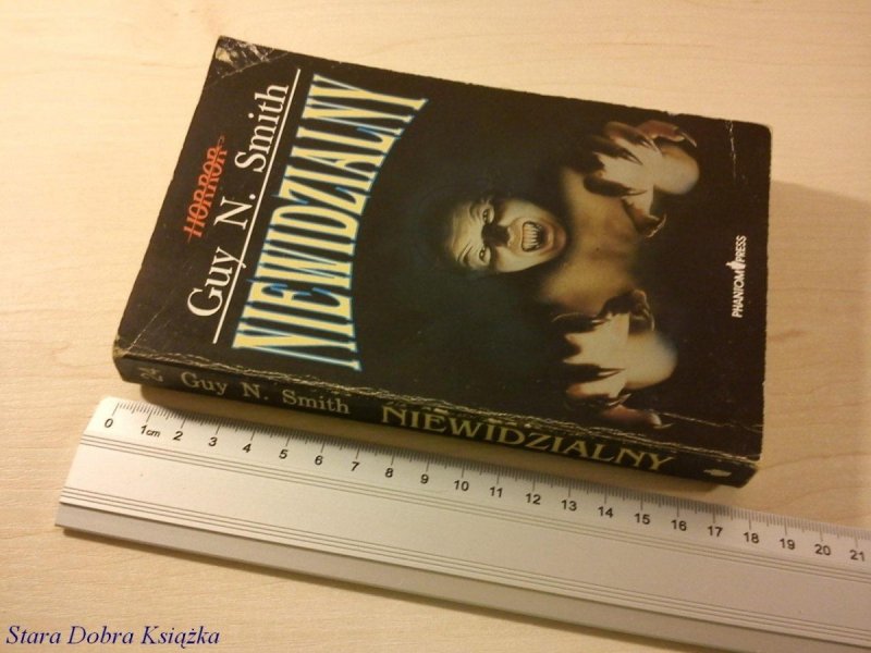 NIEWIDZIALNY - Guy N. Smith (1992)