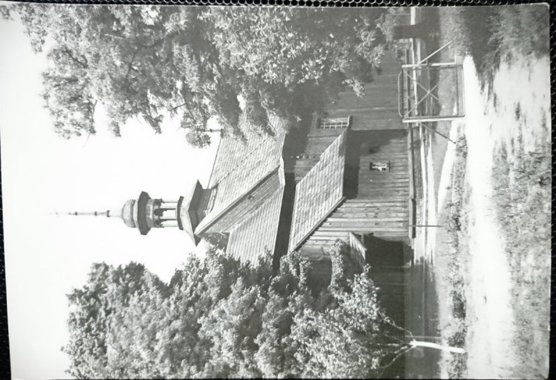 TOMASZÓW MAZOWIECKI. ZABYTKOWY KOŚCIÓŁEK MODRZEWIOWY Z 1781 r. FOT. ARCZYŃSKI