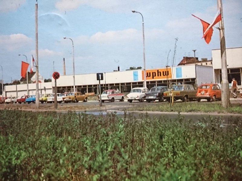 SŁUBICE. CENTRUM HANDLOWE PRZY ALEI.. FOT. R. REED