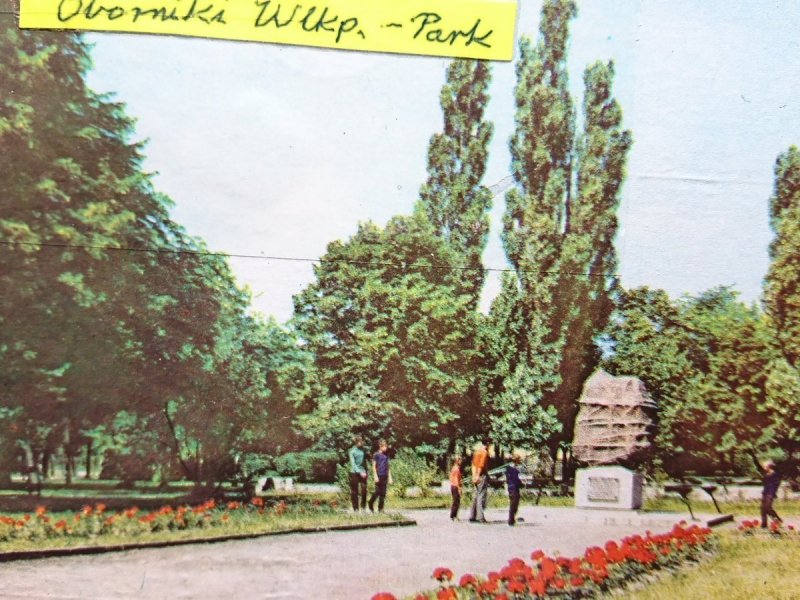 OBORNIKI. FRAGMENT PARKU, W GŁĘBI FOT. WENDOŁOWSKI
