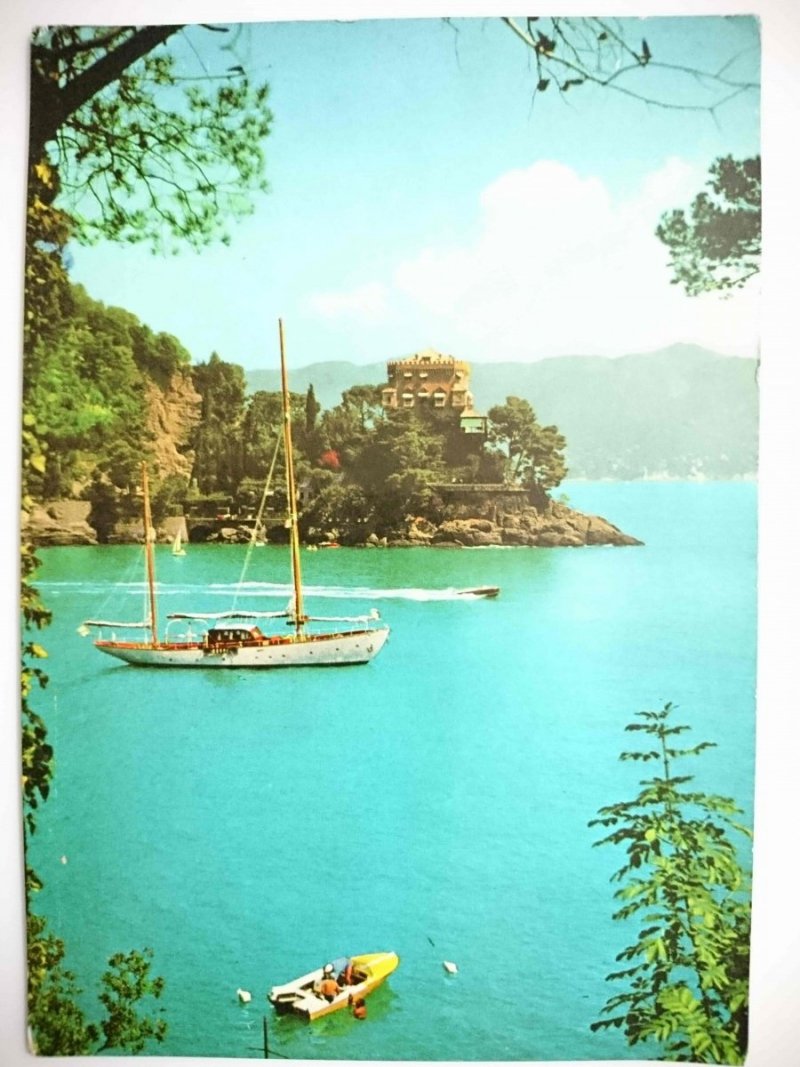 IL CASTELLO DI PARAGGI. LE CHATEAU DE PARAGGI