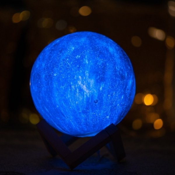 Lampka 3D STARS gwiazdy na drewnianym stojaku - 16 kolorów
