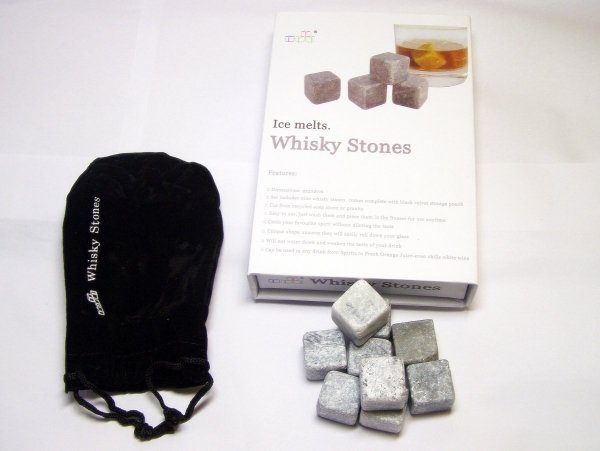 Kamienne kostki do drinków i whisky