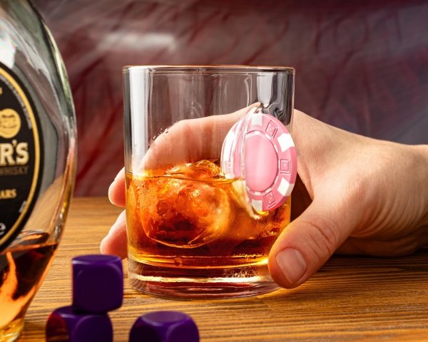 Szklanka żeton różowy - uwięziony w szkle