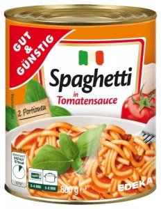 Spaghetti makaron z sosem pomidorowym w ziołach