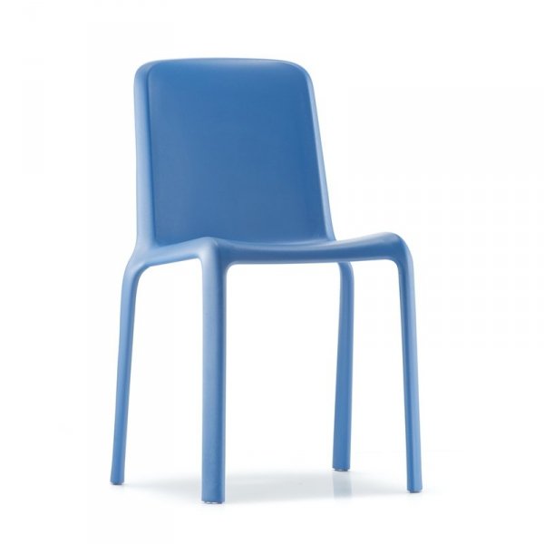 Krzesło Snow 300 jest bardzo lekkie i wygodne