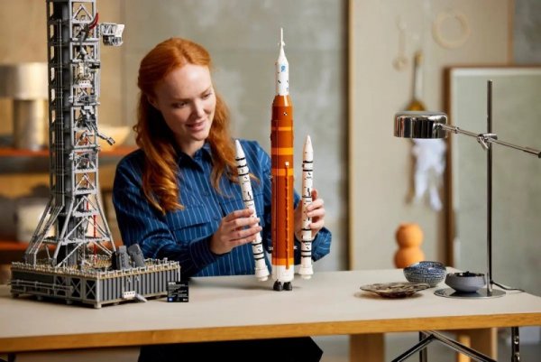 LEGO Icons  10341 Rakieta SLS NASA Artemis