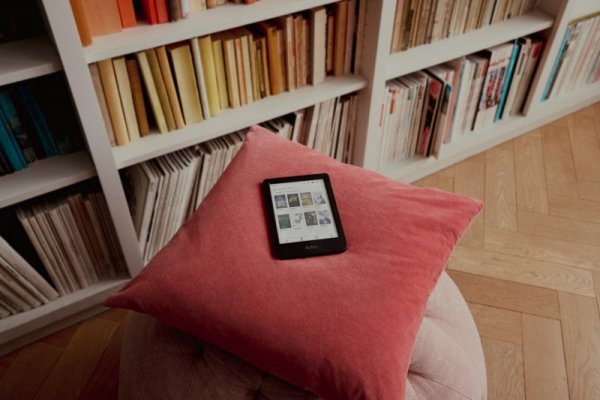 Ebook Kobo Clara Colour 6&quot; E-Ink Kaleido 3 16GB WI-FI Black