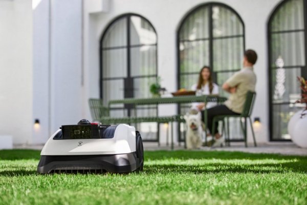 Robot do koszenia trawy Ecovacs Goat O500 Panorama (czarno-biały)