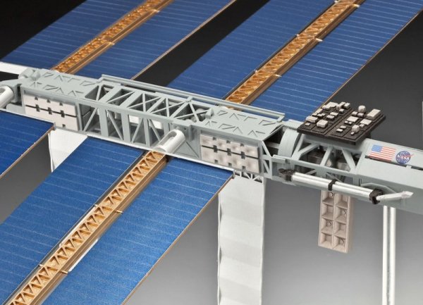 Revell Model plastikowy Zestaw upominkowy 25 rocznica International Space Station ISS  1/144